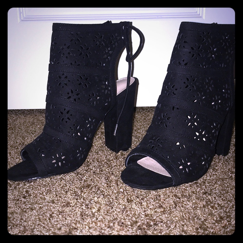 JustFab black velvet print heels